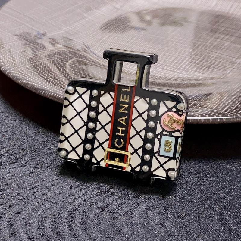 Chanel Brooch 1lyx42
