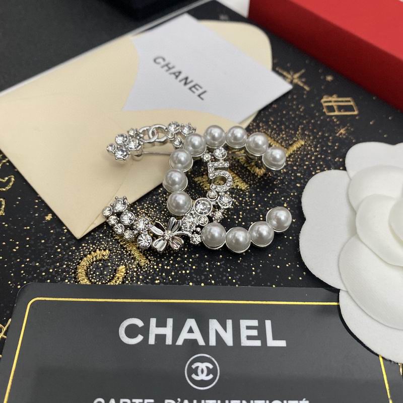 Chanel Brooch 1lyx84