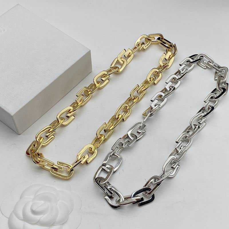 Givenchy necklace 0725