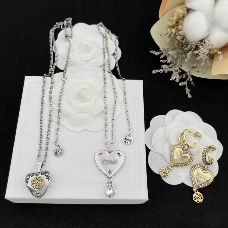 McQueen necklace 0728