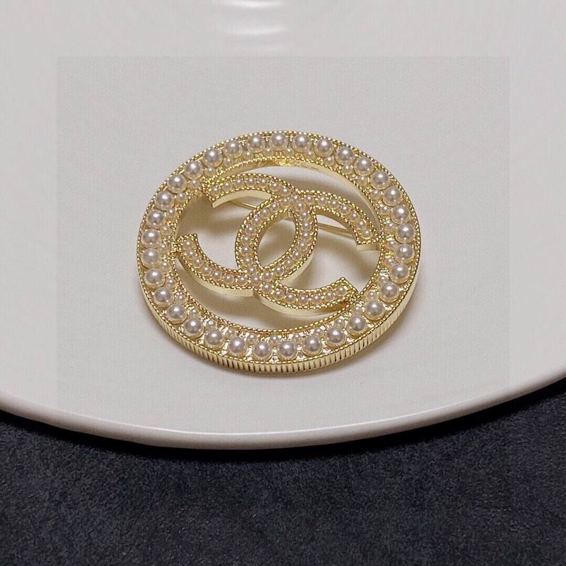 Chanel Brooch 1lyx2