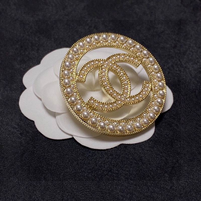 Chanel Brooch 1lyx2