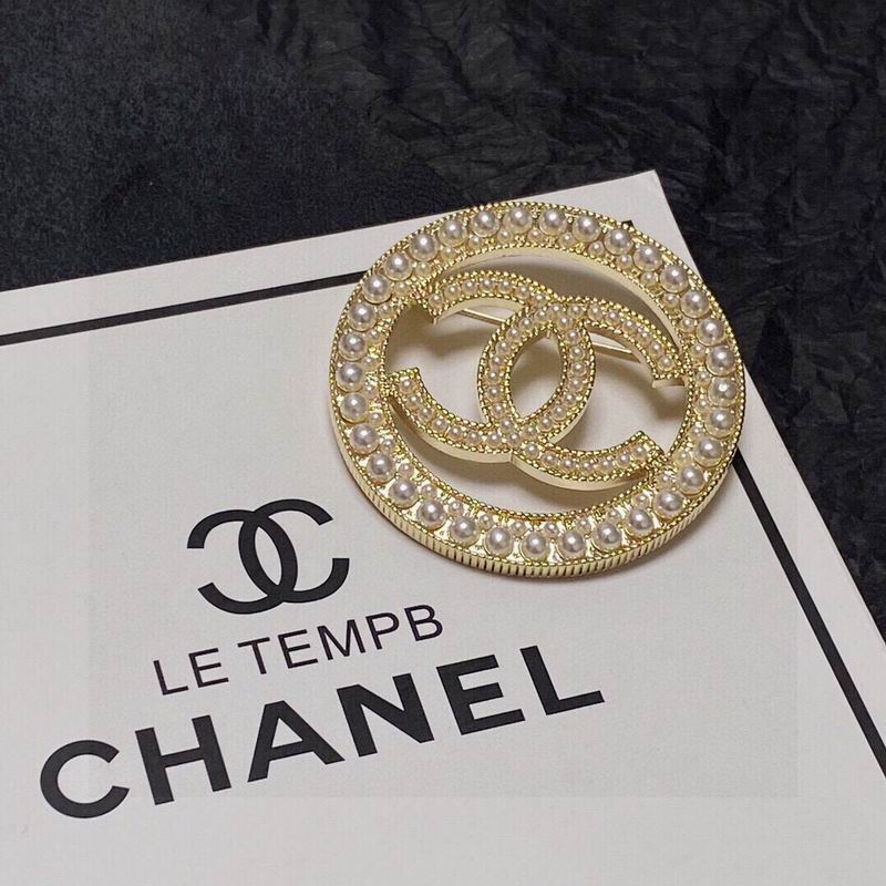 Chanel Brooch 1lyx2