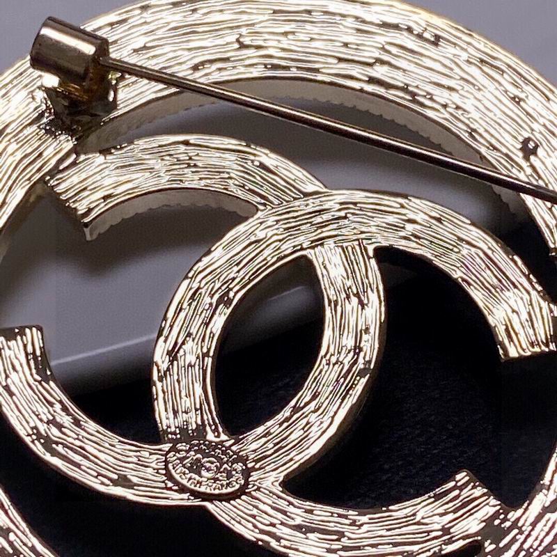 Chanel Brooch 1lyx2