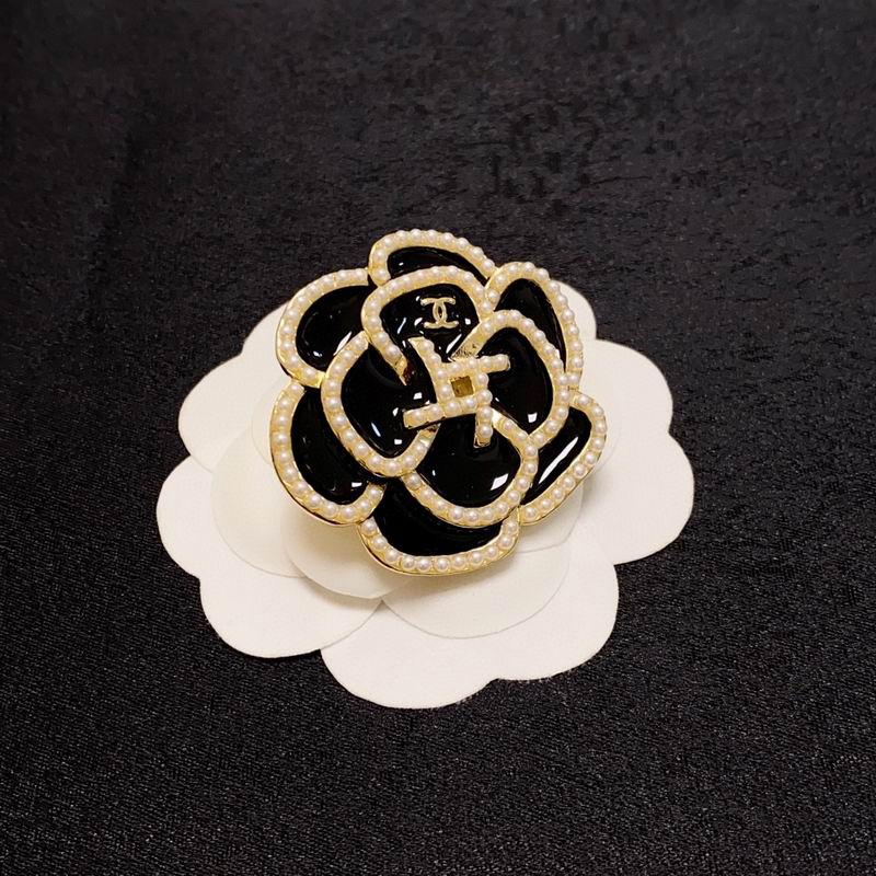 Chanel Brooch 1lyx3