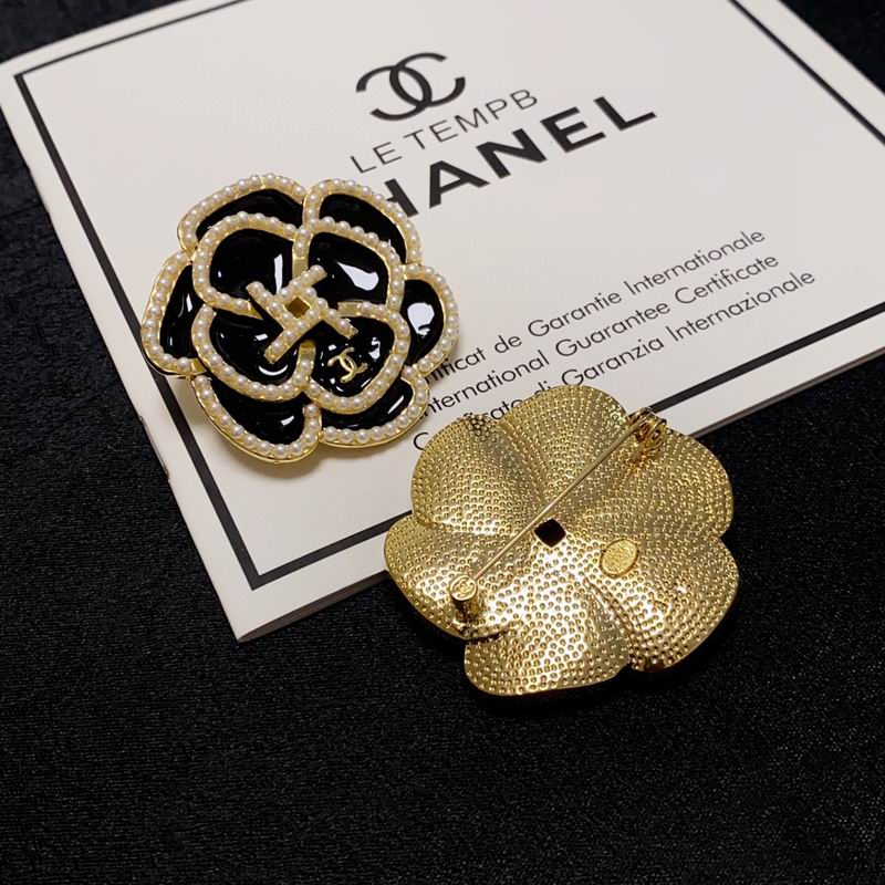 Chanel Brooch 1lyx3