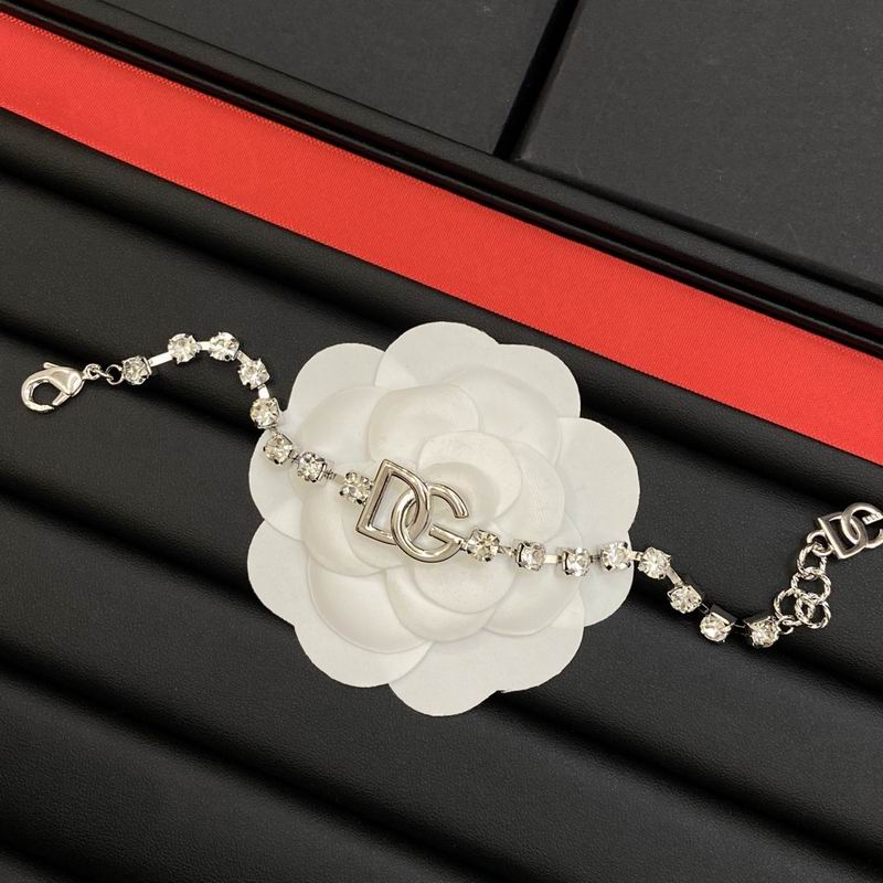 DG necklace lyr10