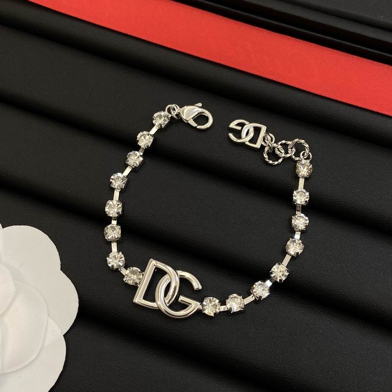 DG necklace lyr10