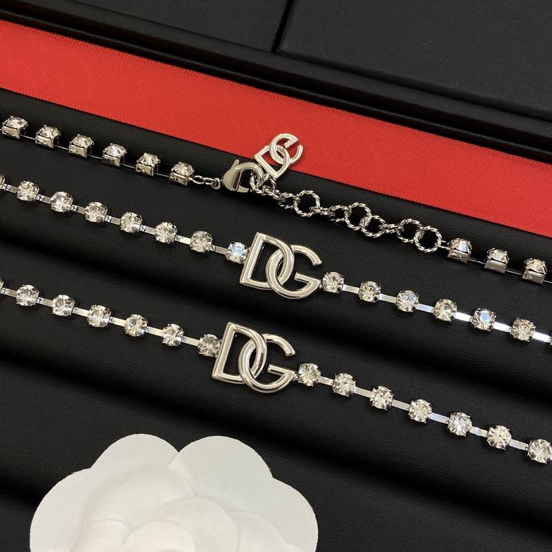 DG necklace lyr10